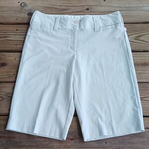 Old College Inn stretch burmuda shorts size 9